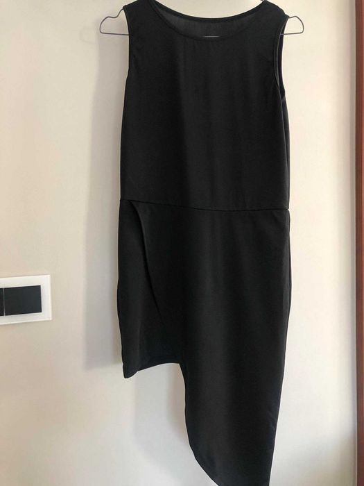 Sukienka mini asymetryczna na ramiączka czarna