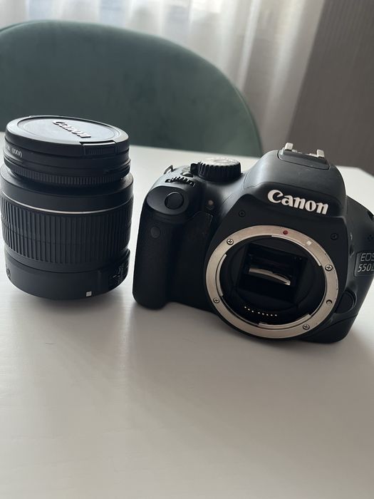 Máquina Fotográfica CANON 550D