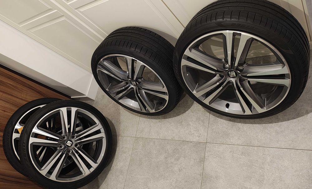 Koła felgi Seat Leon cupra oryginalne 5x112 19x8 et50 235/35 Pirelli