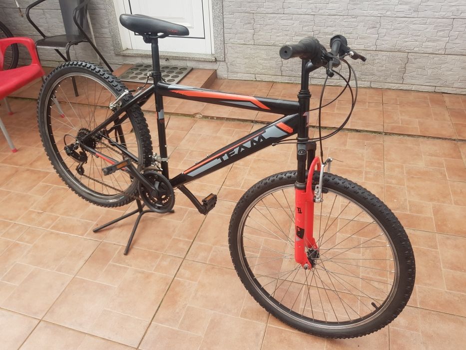 Bicicleta de adulto roda 26 nada a fazer pronta a rolar sem problemas