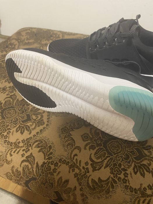 Продам кросівки asics