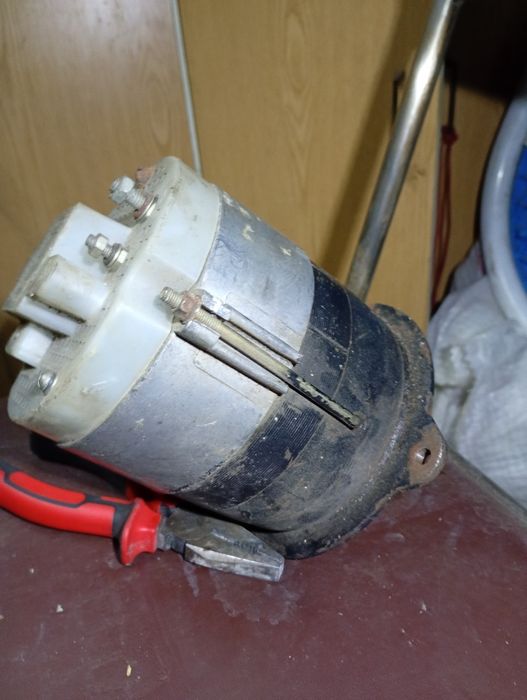 Генератор 14в СССР в хорошем состоянии.