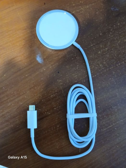 Apple магнітна зарядка