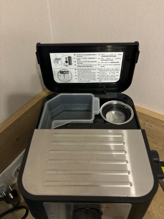 Кавоварка ріжкова Delonghi EC260BK, майже як нова