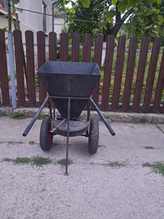 Продам розкидач добрива