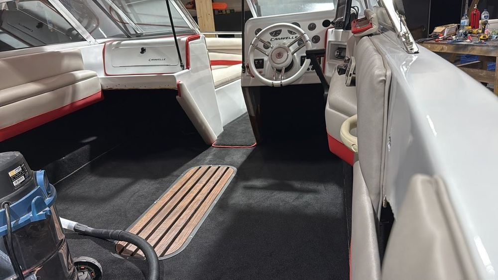 Caravelle 1900 | 8 Lugares | Motor Mercruiser 3.0 LX | Atrelado Matriculado