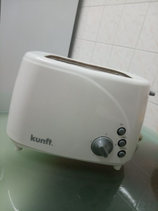 torradeira eletrica - Kunft. Em excelente estado.