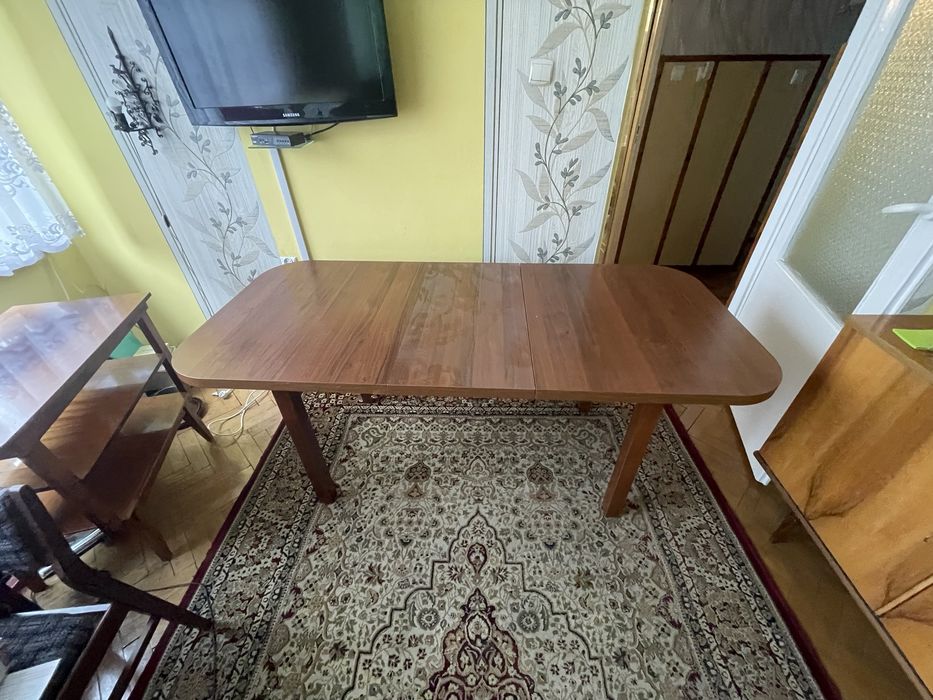 Stół rozkładany z 4 krzesłami