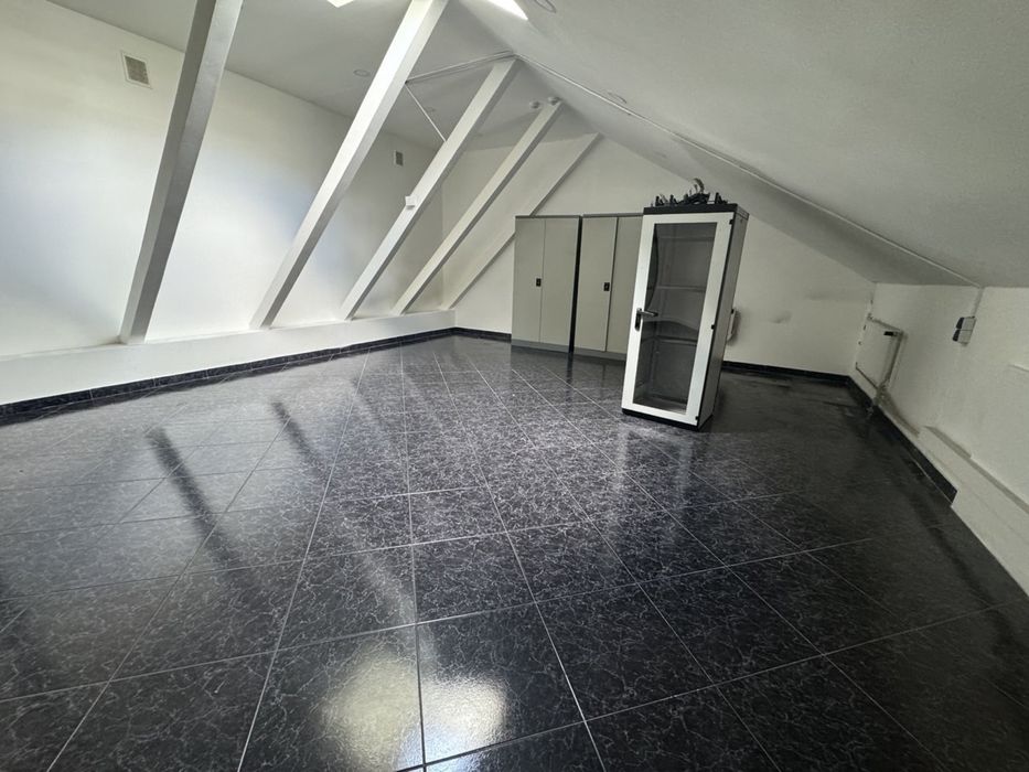 Оренда офісного простору. Мансарда. 93м2. 15,000 грн.