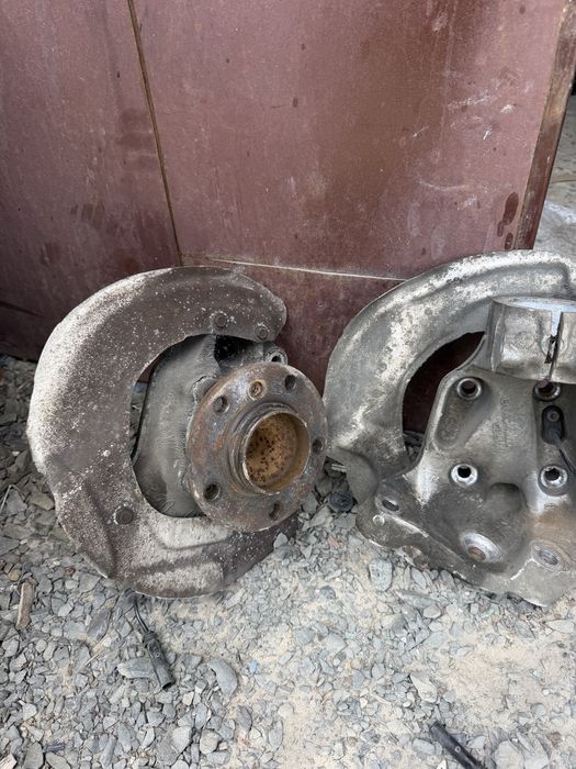 Цапфа кулак поворотний перед-зад bmw f30 f31 f32 f33 f34 f36