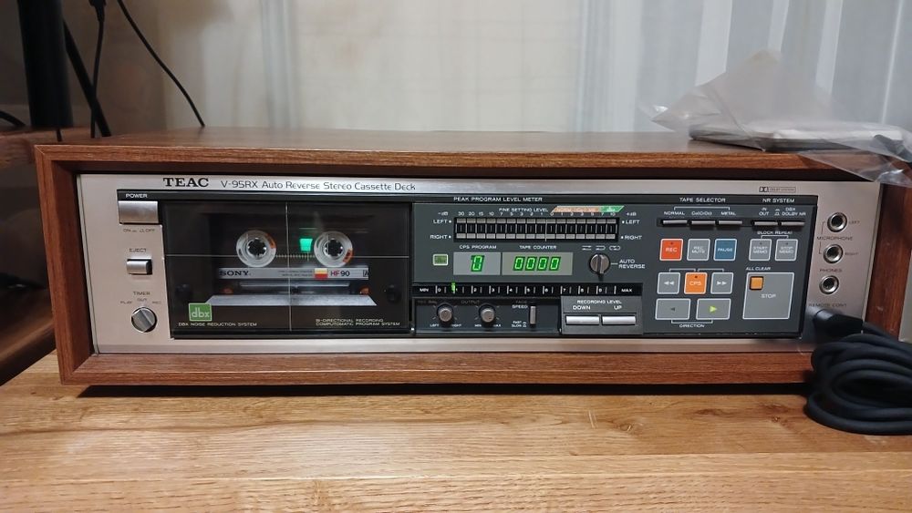 Касетна дека  в дуже доброму стані Teac v-95rx.