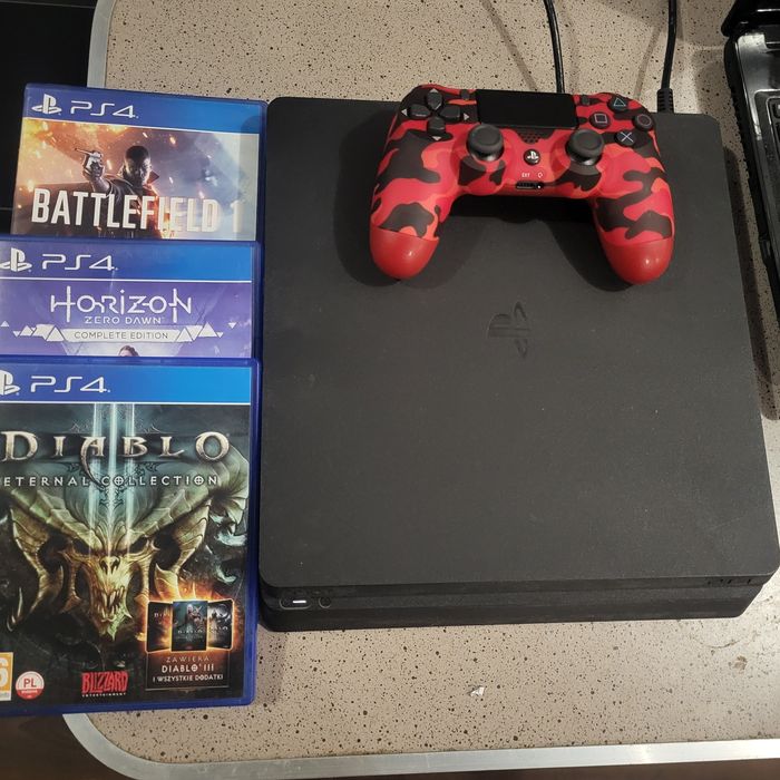 Продам sony playstation 4 slim 1tb+3 игры на дисках