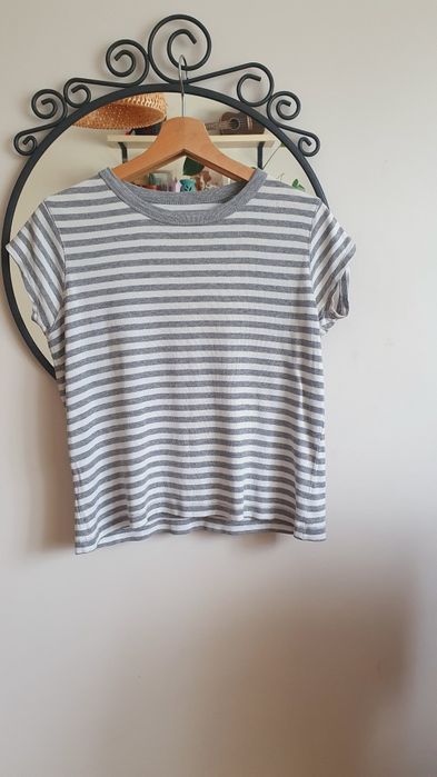 T-shirt w biało-szare paski