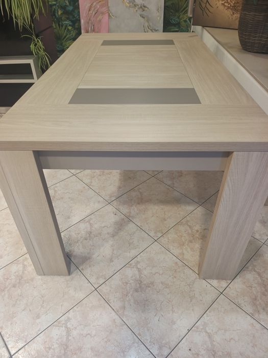 Mesa em ótimo estado.