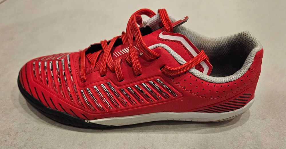 Buty chłopięce halowe Decathlon 35