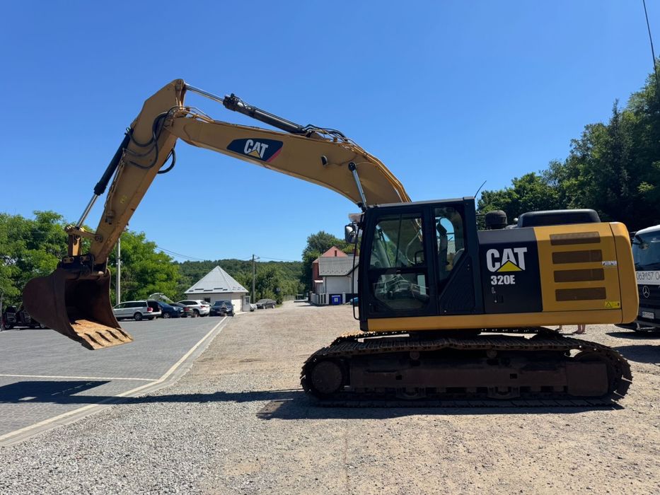 Екскаватор гусеничний Caterpillar 320E