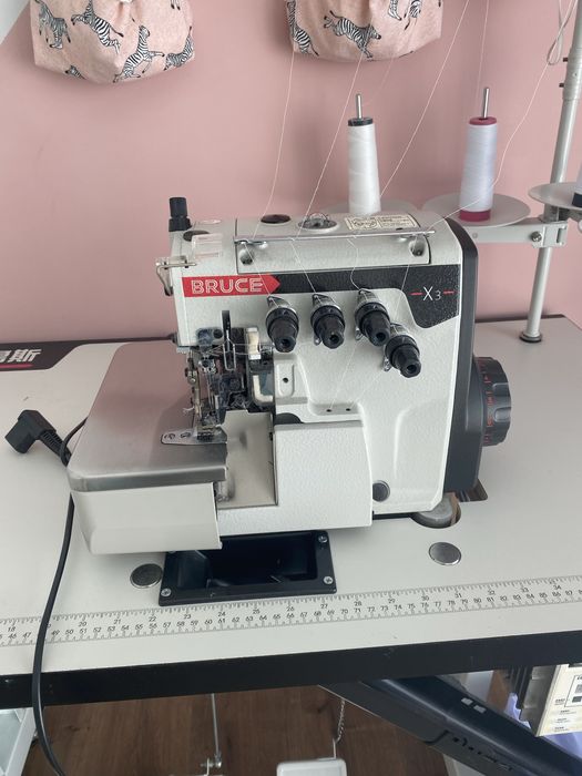 Maquina de corte e coze
