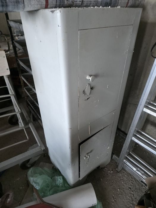 Продам сейф металевий