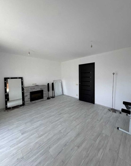 СУПЕР ЦІНА! 4-кімнатна квартира з новим ремонтом на Озерній