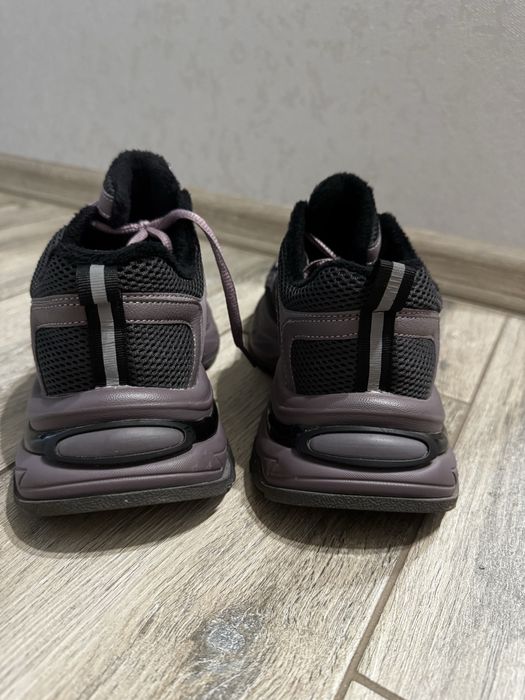 Женские кроссовки демисезон 37 размер