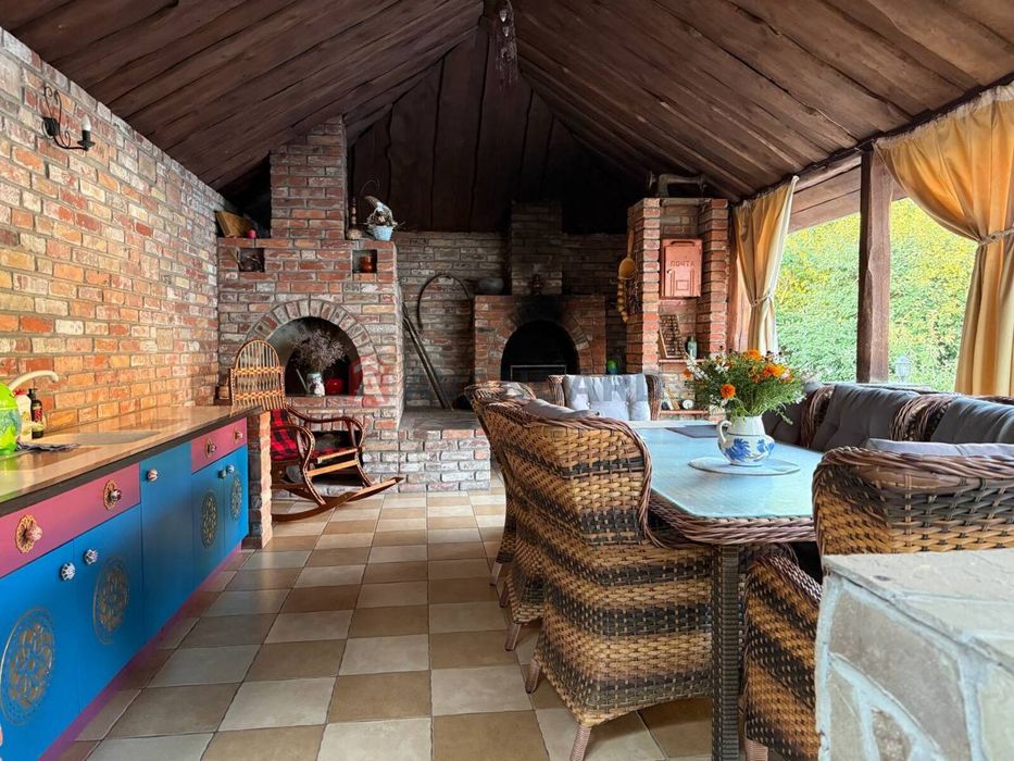 Продам дом 200 м2 с бассейном и баней в начале Обуховки.