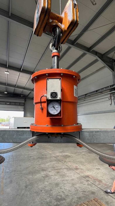 Próżniowy samozasysający manipulator