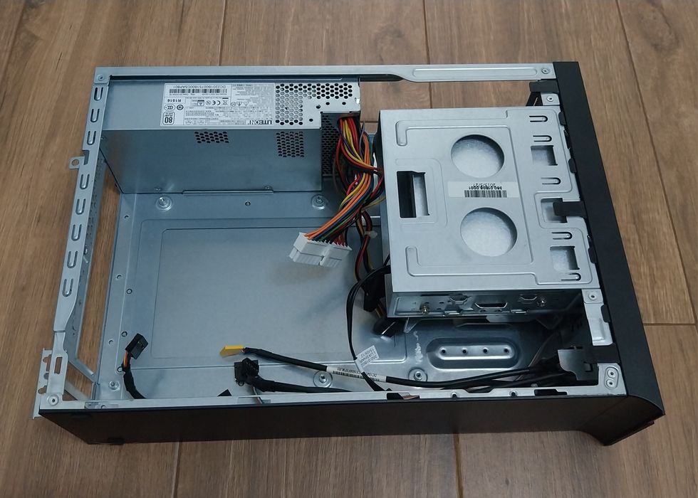 Caixa SFF para ITX e micro ATX com fonte 220Watts64284471890179124