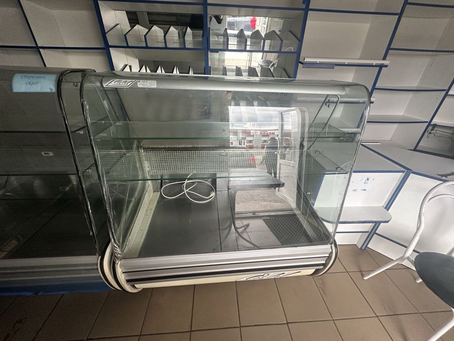 Холодильна вітрина Cold