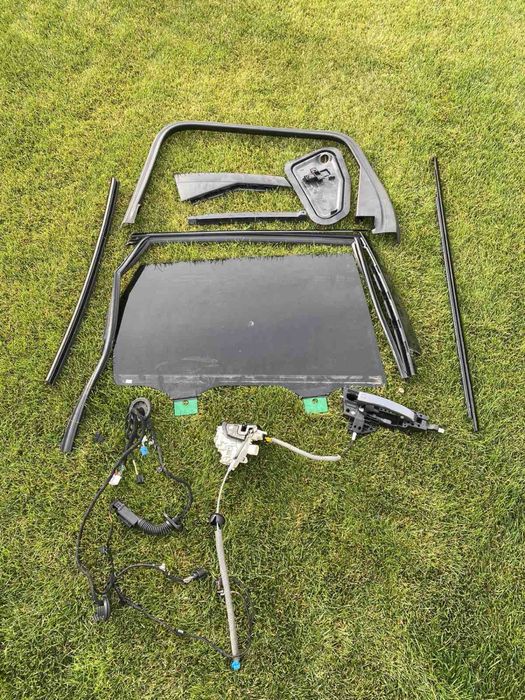 Продам задні праві двері з Audi q7