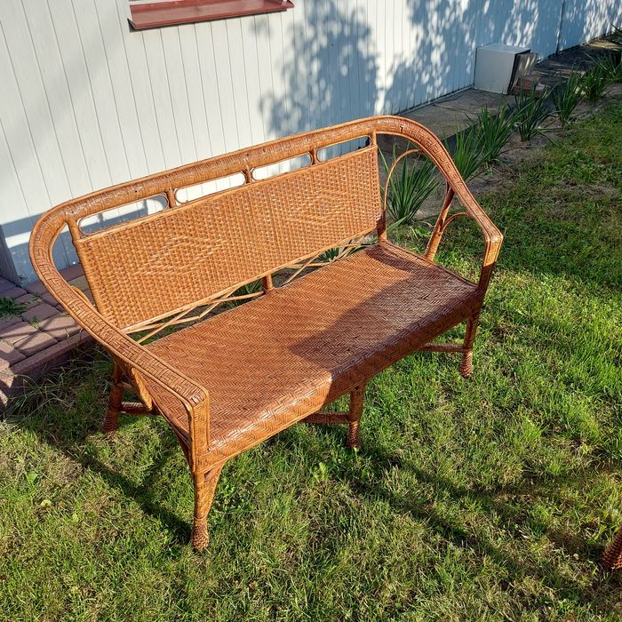 Długa sofa wiklinowa