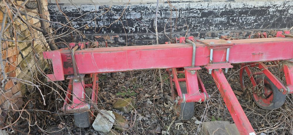 Продам заводской междурядный культиватор на подшипниках крн- 5.6