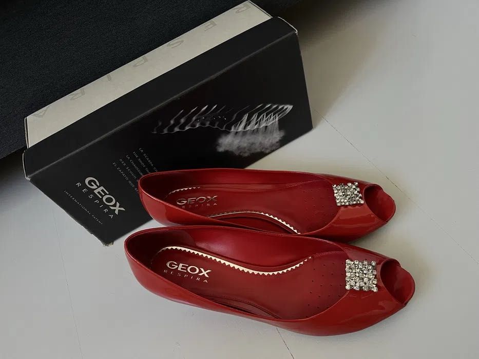 Geox skórzane czółenka niskie r.40