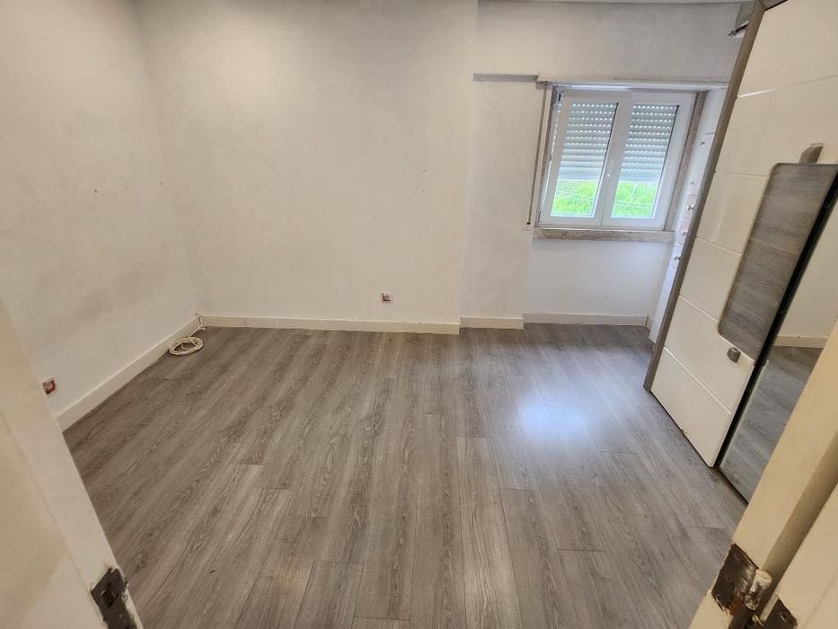 OPORTUNIDADE Vende- SE T2 Portas de Benfica Excelente OPORTUNIDADE