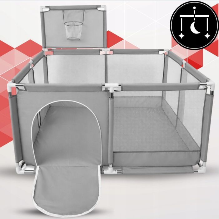 Nowy szary kojec dla dziecka z piłkami i koszem