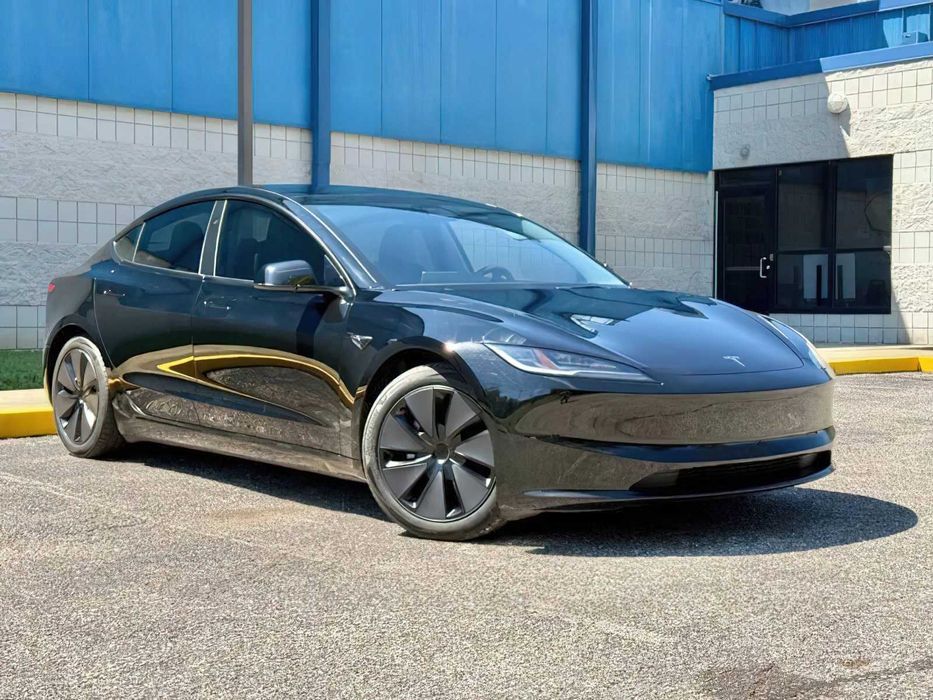 Tesla Model 3      2024