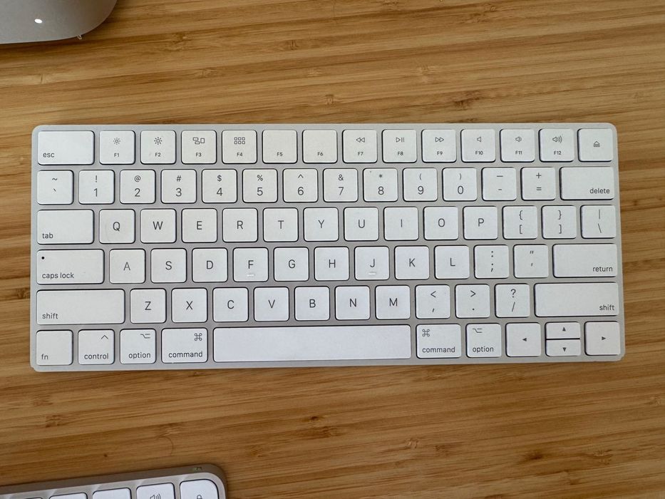 Apple Magic Keyboard A1644 – Inglês QWERTY