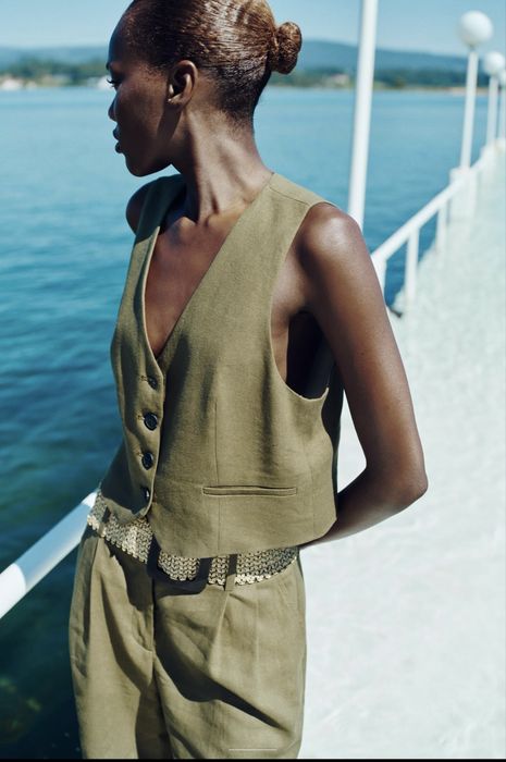 Zara лляний костюм з жилеткою, бермудами та поясом