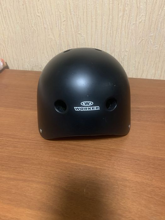 Шолом спортивний б/у , одягався декілька разів