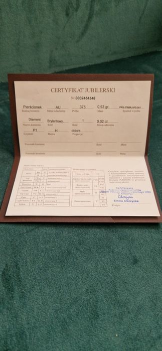 Złoty pierścionek z diamentem