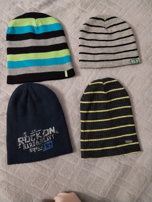 Czapki Reserved 4szt