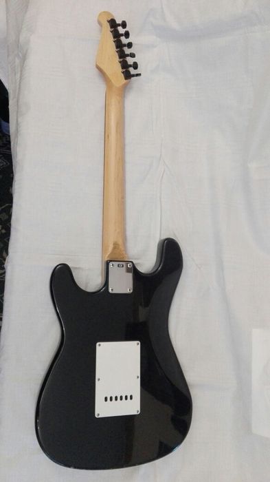 Gitara elektryczna typu fender stratocaster