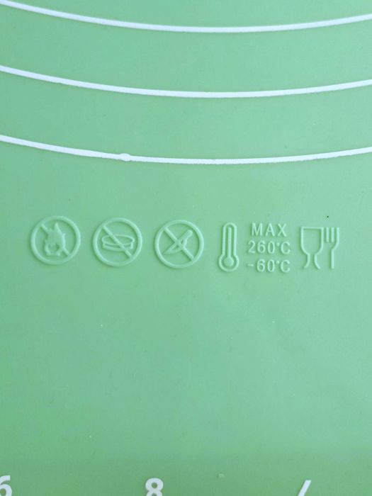 Zwijana stolnica kuchenna mata silikonowa do ciasta duża 50x40