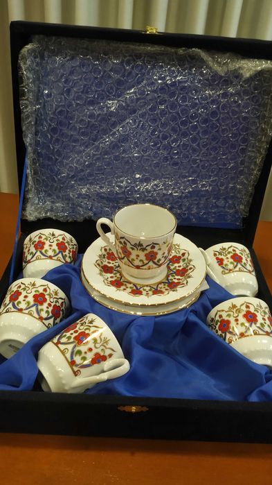 conjunto de chávenas em porcelana