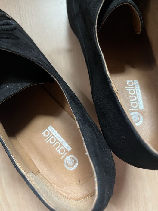 Sapato preto salto alto portes incluso