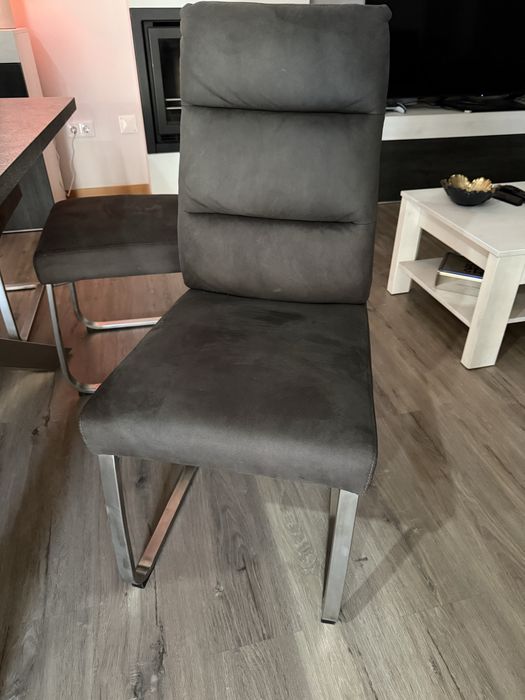 Mesa de sala com cadeiras