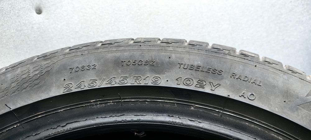 19 Bridgestone 245/45