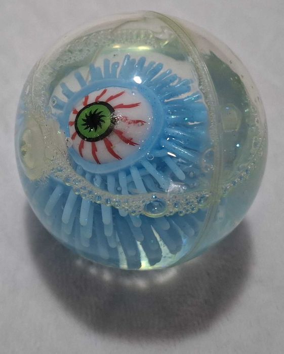 Gumowa kulka z okiem, brokatem, niebieska, 6cm (Zabawka)