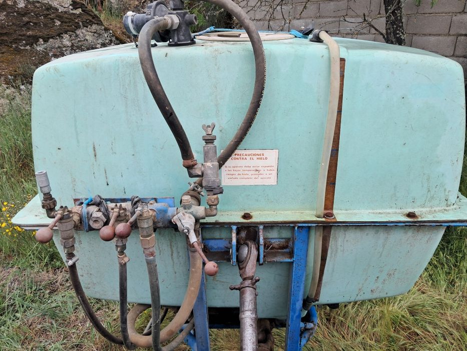 2 Pulverizadores de 400litros