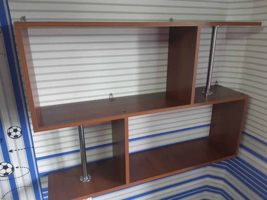 Поличка в дитячу для школяра