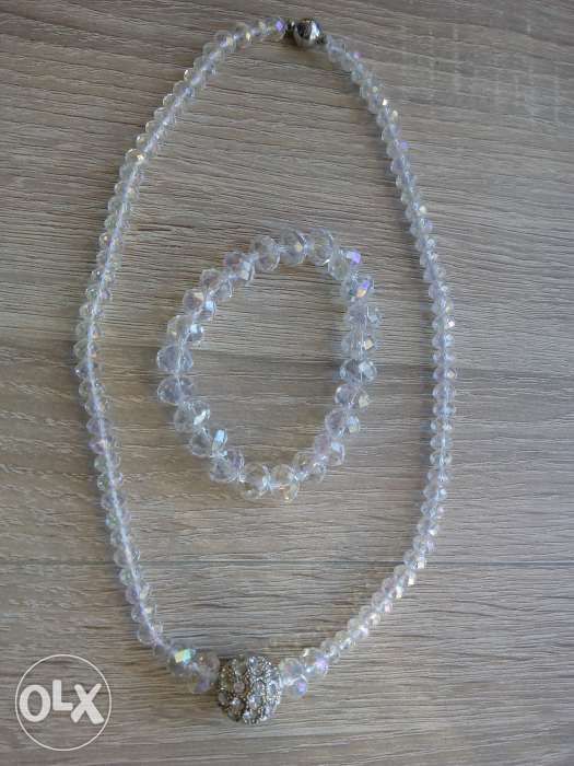 komplet biżuterii ślubnej z mieniących się kamieni